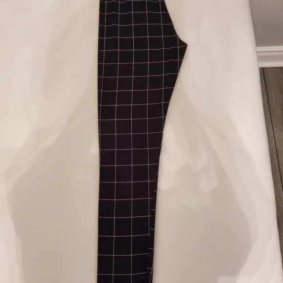 Selling Black and White Grid Leggings - Picture 7 of 8